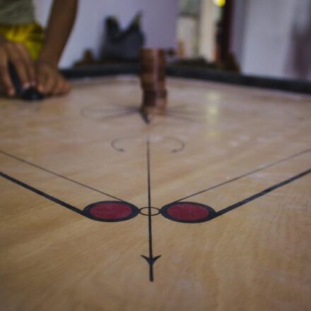 Top 5 Carrom Rules for Beginners to win