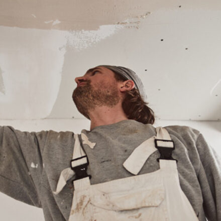 Mastering Plastering: Must-Have Tools and Equipment for a Pro Finish!